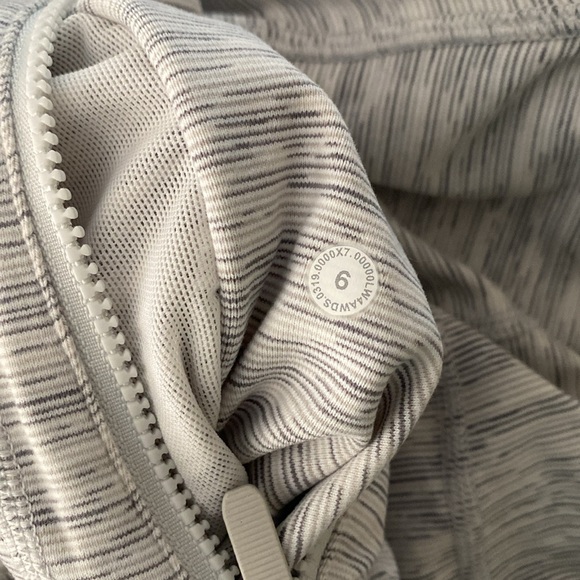 Lululemon Gray Define Jacket Sz. 6 - Picture 5 of 5